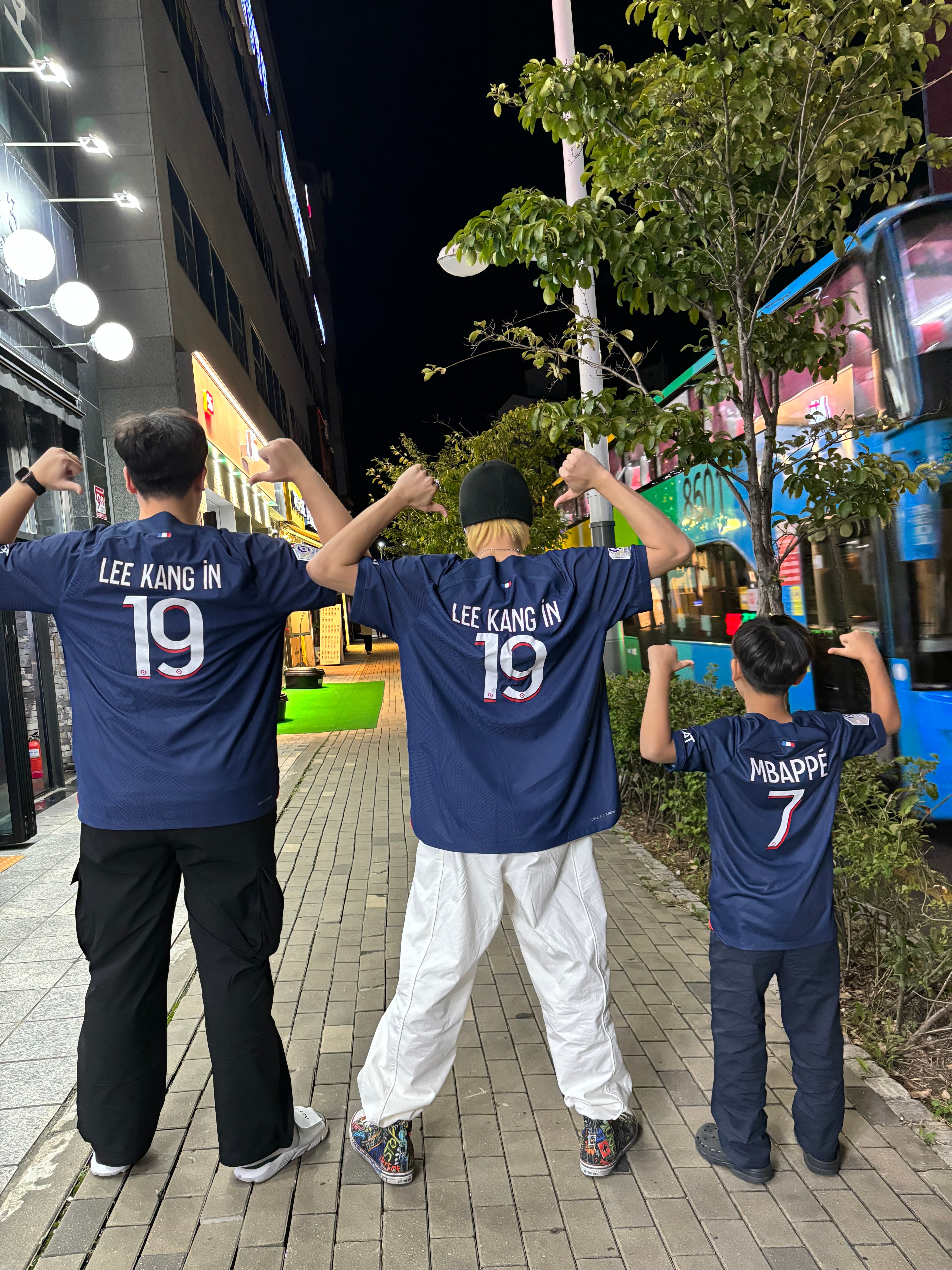 [잡담] 삼형제 커플룩 입고 찍은 사진 너무 귀여움ㅋㅋㅋㅋㅋ | 인스티즈