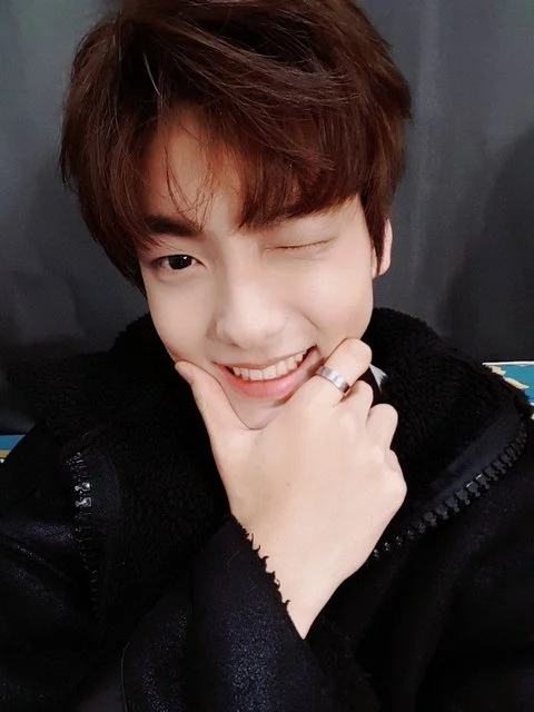 [잡담] 셀카실력 수직상승한 아이돌하면 이분 생각남 | 인스티즈