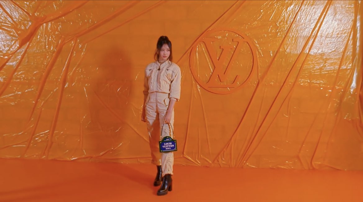 [잡담] 뉴진스 혜인 루이비통쇼 포토월 | 인스티즈