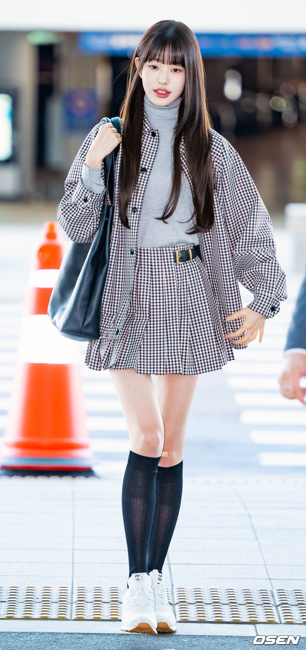 [잡담] 원영이 앞머리랑 미우미우 착장이랑 잘어울려 | 인스티즈