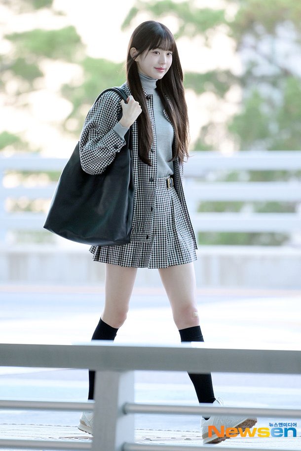 [잡담] 원영이 앞머리랑 미우미우 착장이랑 잘어울려 | 인스티즈