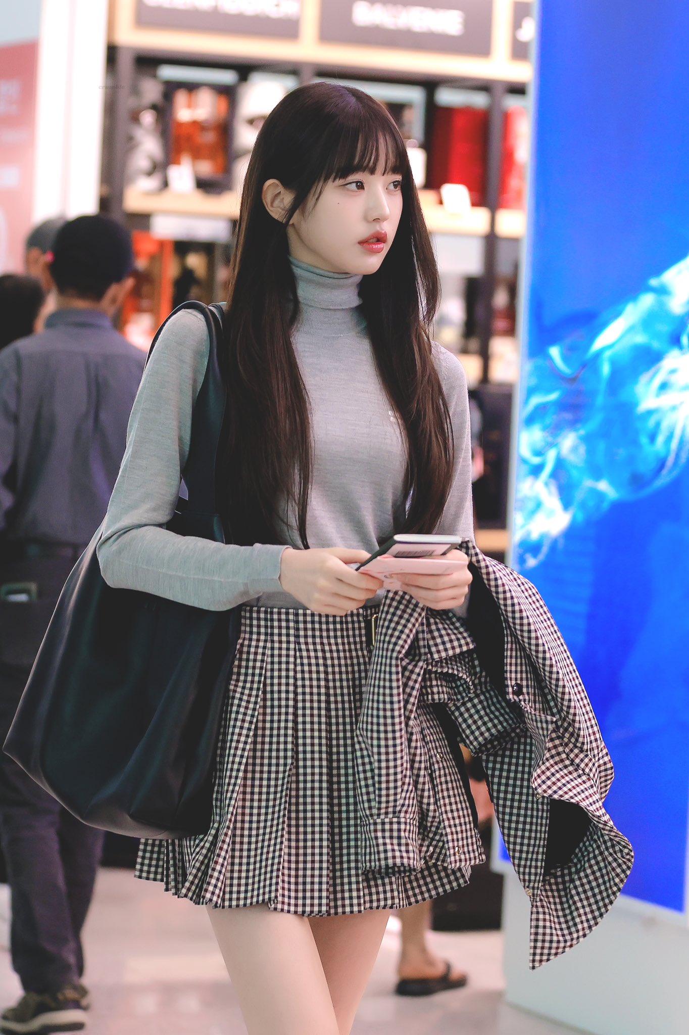 [잡담] 원영이 앞머리랑 미우미우 착장이랑 잘어울려 | 인스티즈