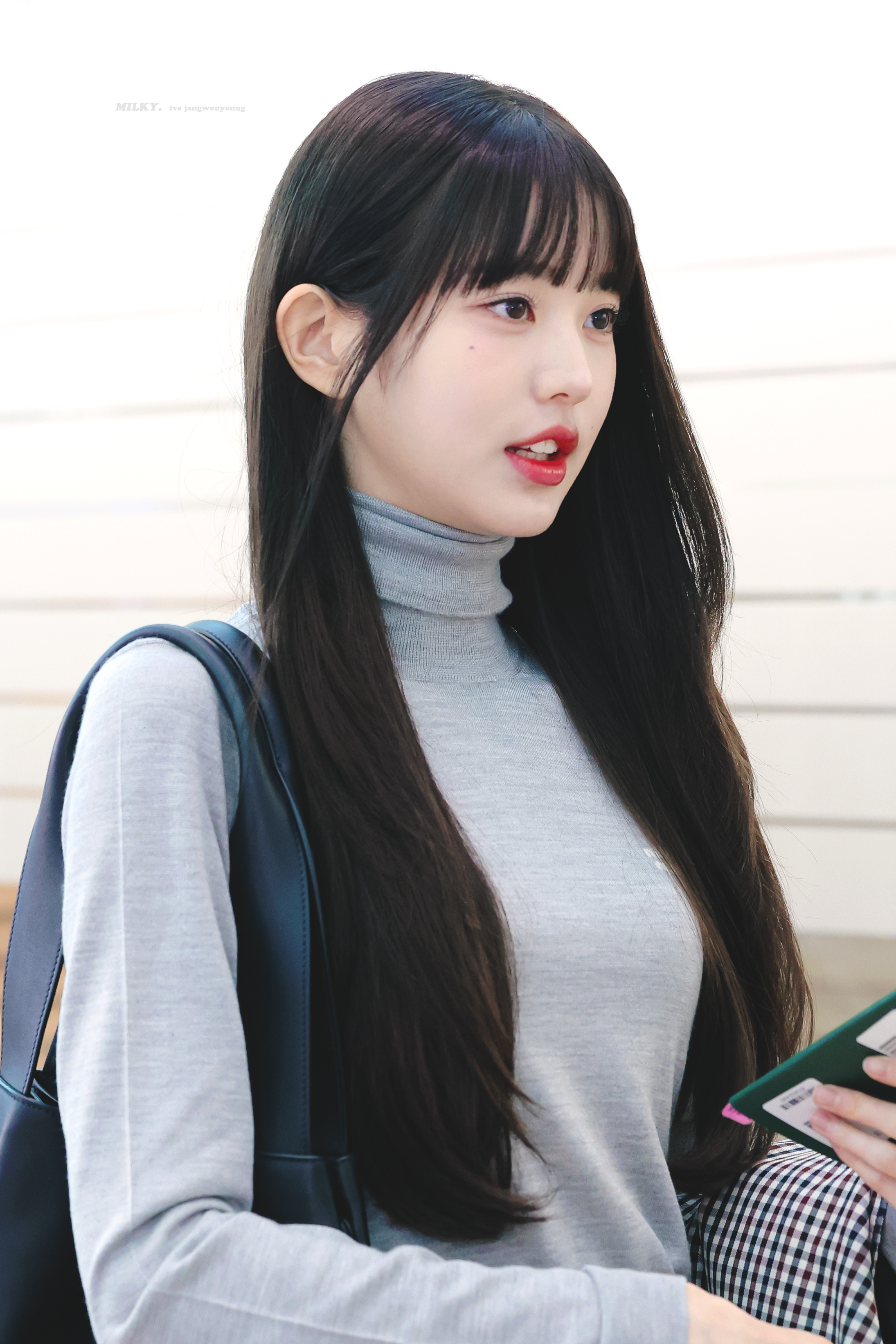 [잡담] 원영이 앞머리랑 미우미우 착장이랑 잘어울려 | 인스티즈