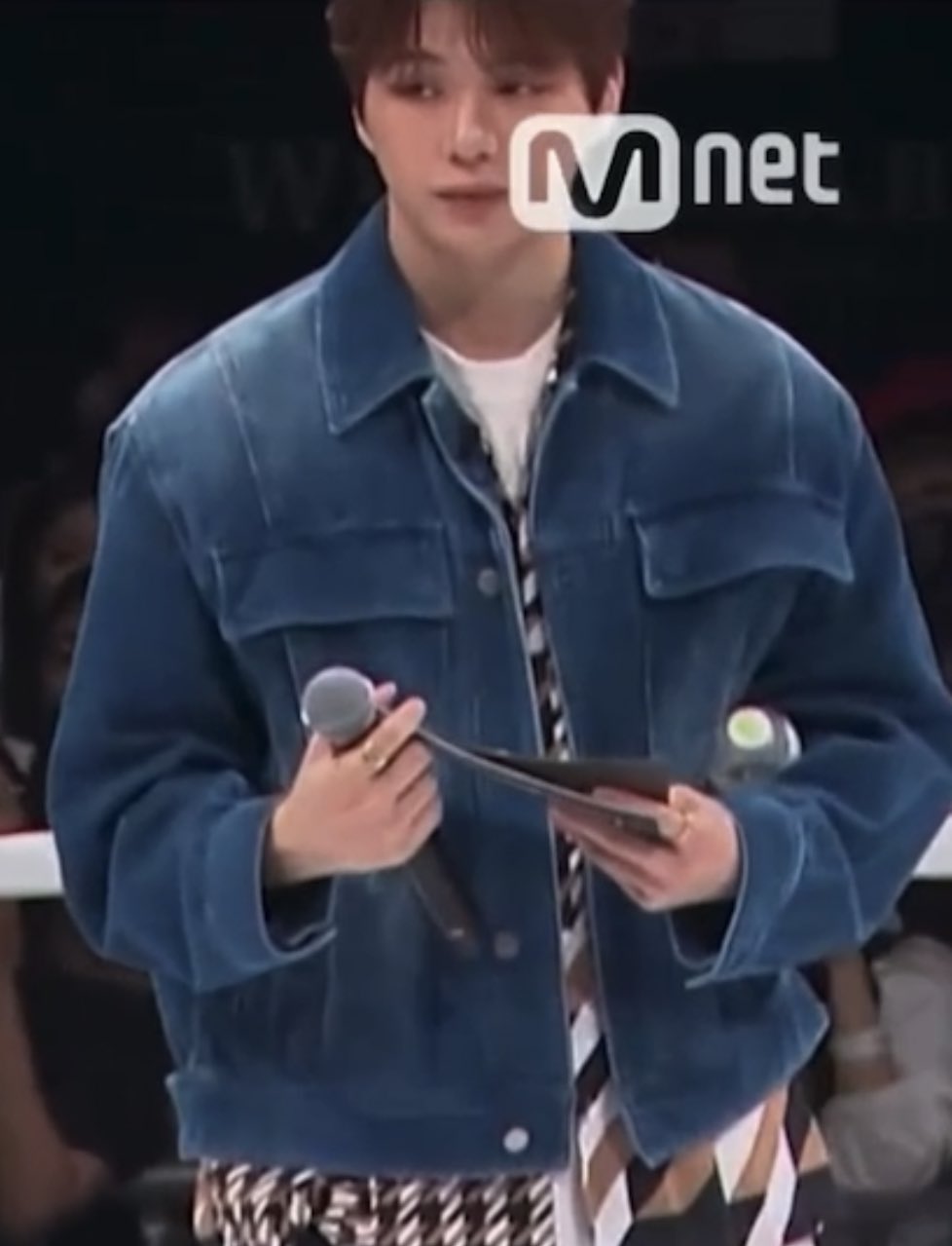 [잡담] 강다니엘 얼굴작은데 어깨봨 | 인스티즈