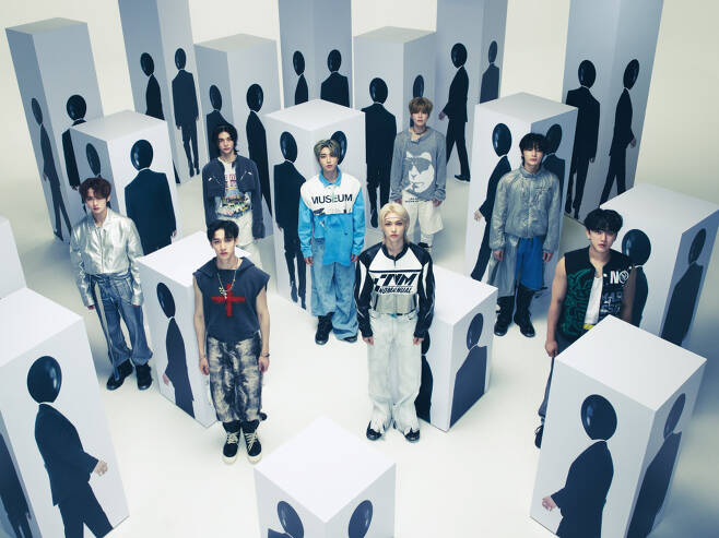 [정보/소식] 스트레이키즈, 일본 첫 EP로 100만장 찍었다..현지 첫 밀리언셀링[공식] | 인스티즈