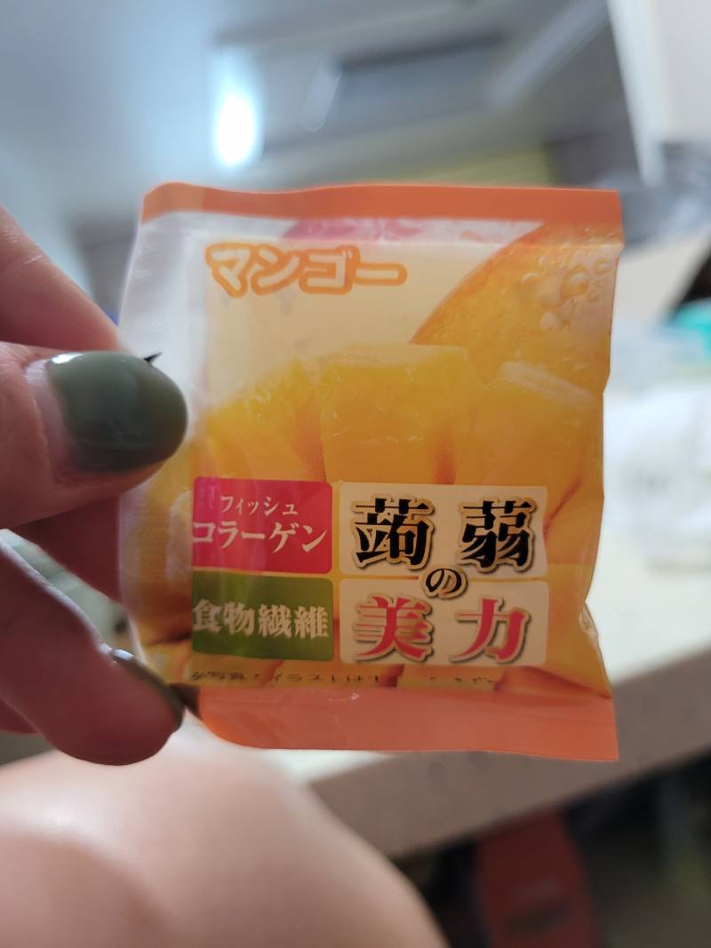 [잡담] 일본어 잘 하는 익들아 ㅠㅠ이 젤리 제품명이 뭐야?? | 인스티즈