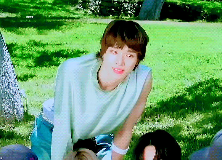 [잡담] 성찬이 앞머리 일센치 시절 귀엽고 예쁘긴 한데 시무룩햇던 거 이해 가는 게 | 인스티즈