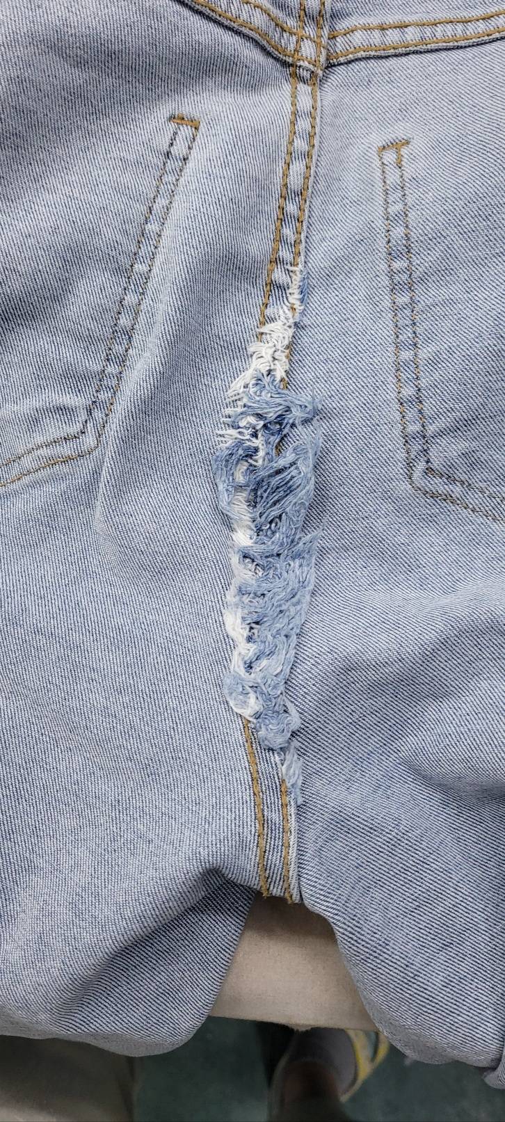 [잡담] 아 바지 이 지경인거 입고 발견해서 교환이나 환불이 안된대 | 인스티즈