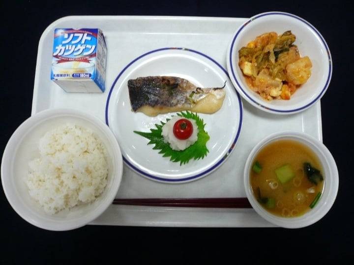 [잡담] 일본 초등학교 급식이라는데 완전 내 다이어트식이다… | 인스티즈