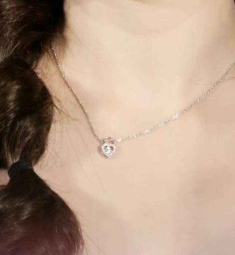 [잡담] 서치 장인 익인이들아 혹시 이 목걸이 같이 찾아줄 수 있을까ㅜ | 인스티즈