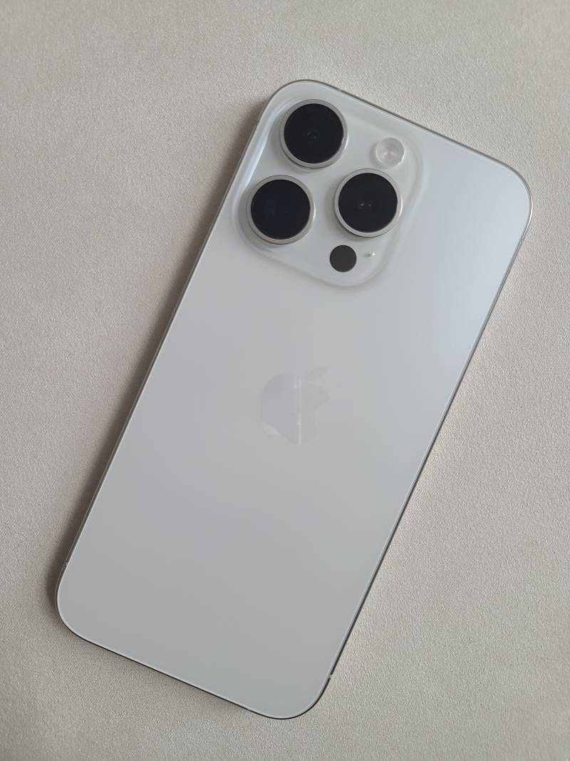 [잡담] 아이폰15 프로 화이트🤍 | 인스티즈