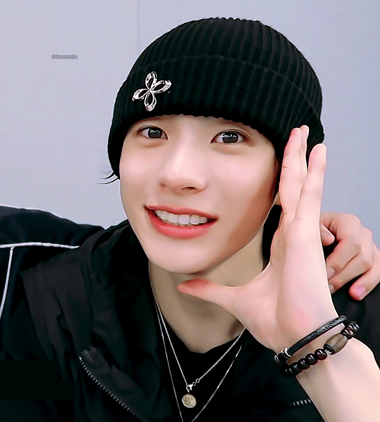 [잡담] 앤톤 눈썹 보일 때랑 안 보일 때 너무 달라 | 인스티즈