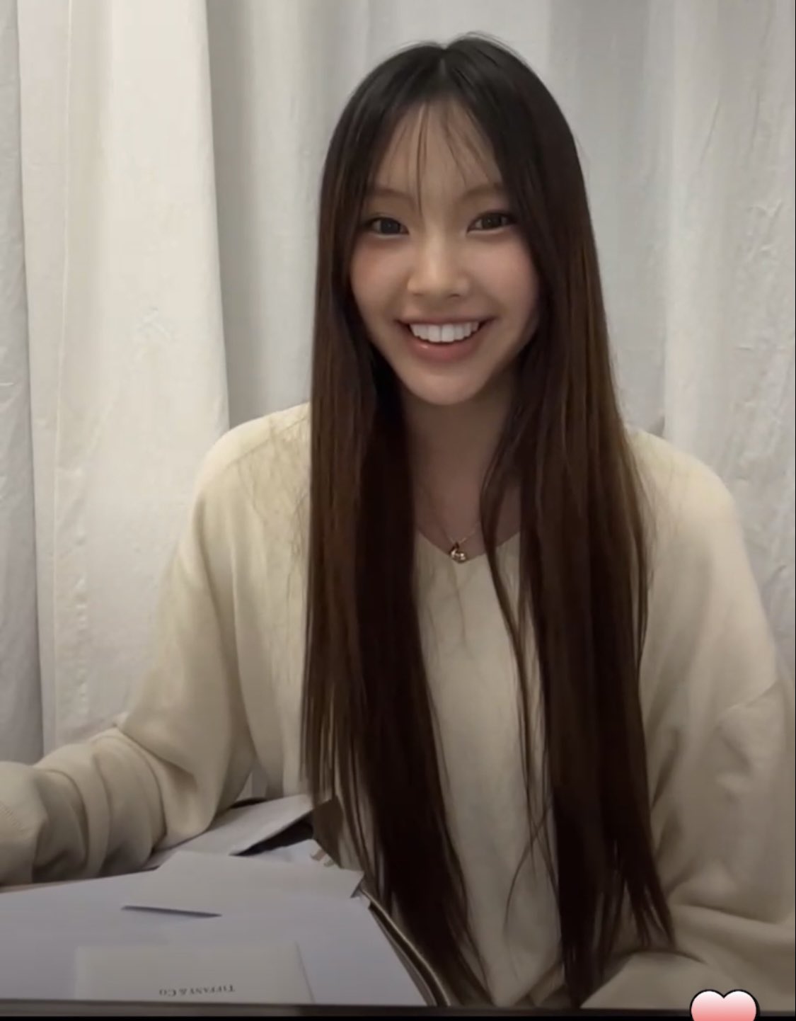 [잡담] 뉴진스 혜인..티파니앤코랑 뭐 하나👀 - 인스티즈(instiz) 연예 카테고리