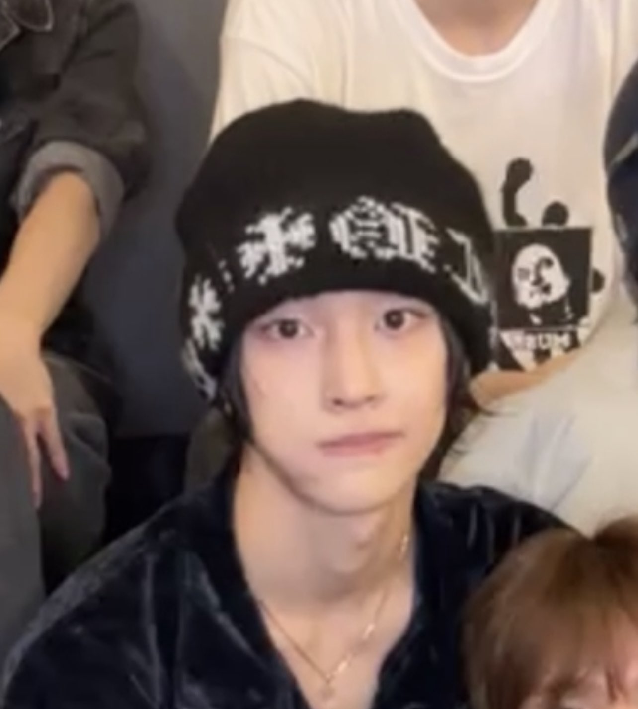 [잡담] 원빈이 이 비니 위에 꾹 눌러보고 싶다 ㅋㅋㅋㅋㅋ | 인스티즈