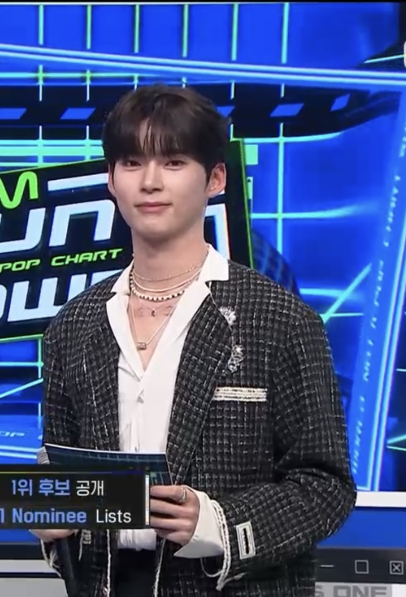 [잡담] 성한빈 오늘 의상 왕쟈님... | 인스티즈