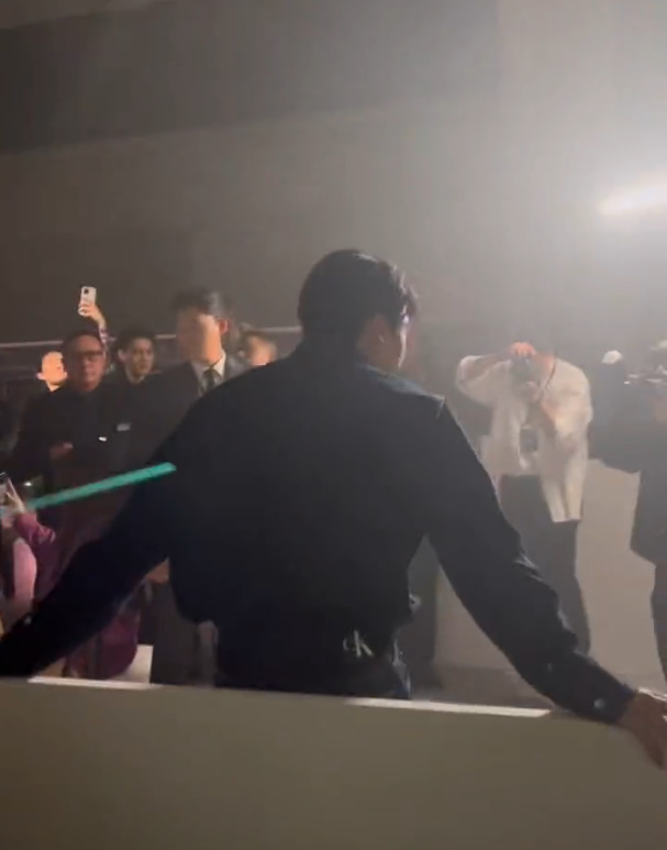 [잡담] 아따 등 넓은 거 보소 ㅈㅇ 정국 | 인스티즈