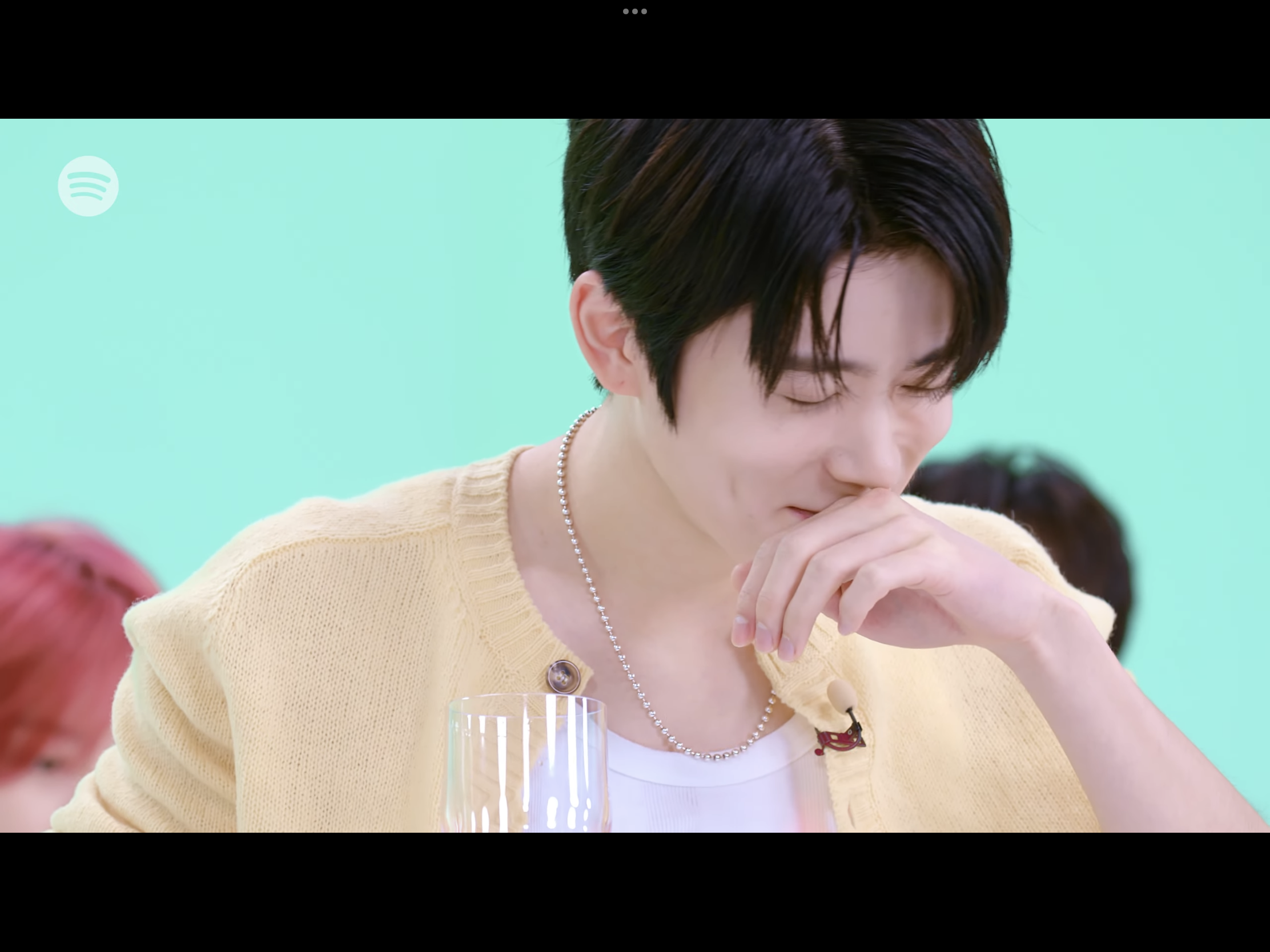 [잡담] 재현이 입술 닦는 거 섹시하다… | 인스티즈