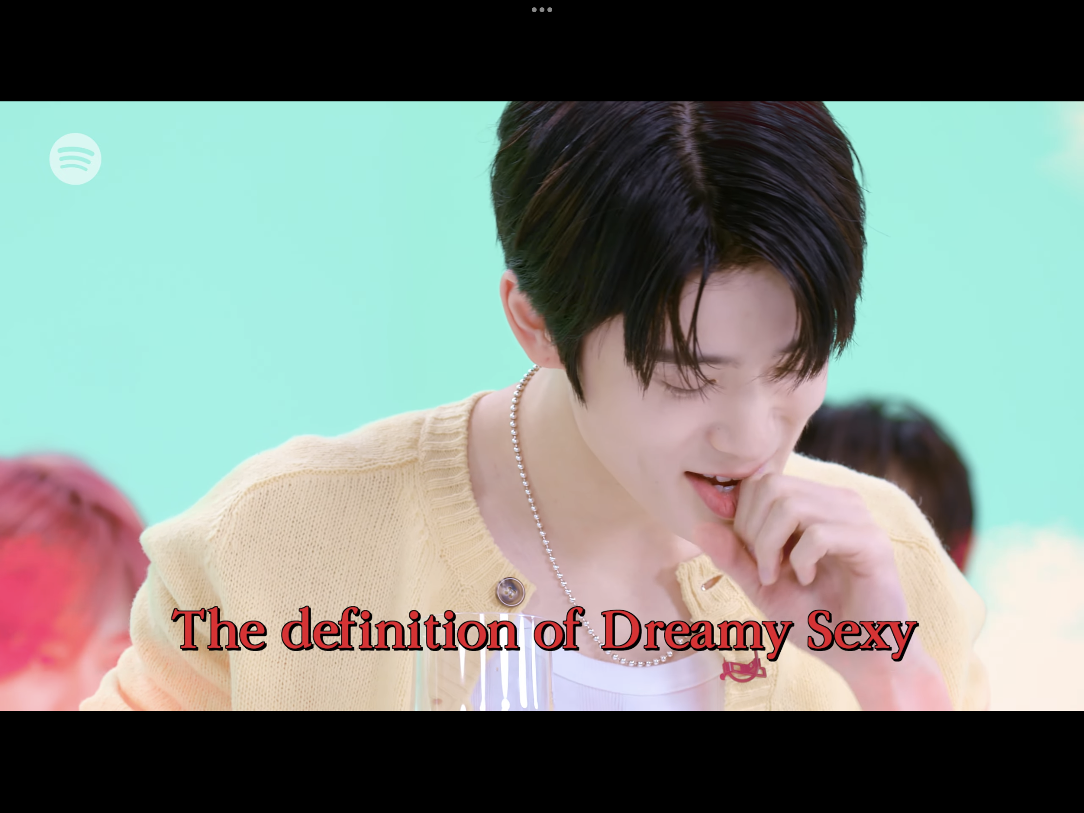 [잡담] 재현이 입술 닦는 거 섹시하다… | 인스티즈