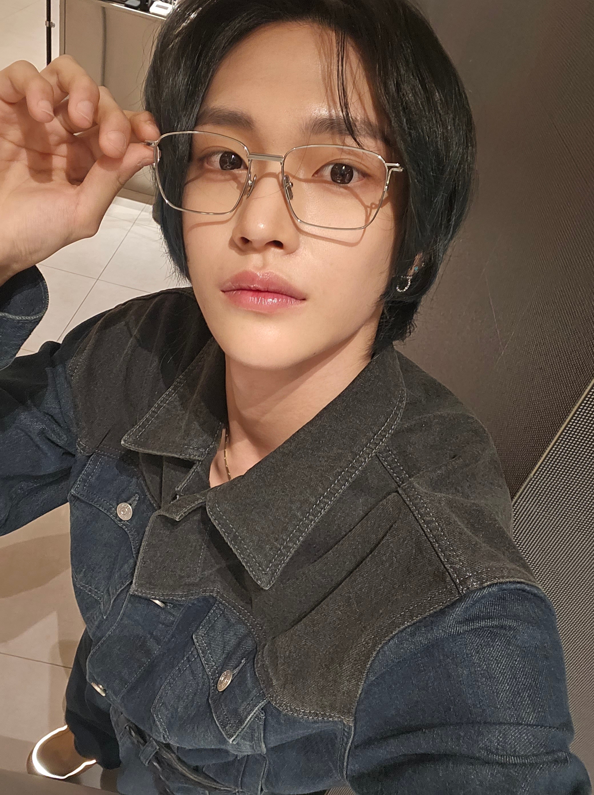 [잡담] 원빈이 오늘 위버스 셀카 미쳤다 | 인스티즈