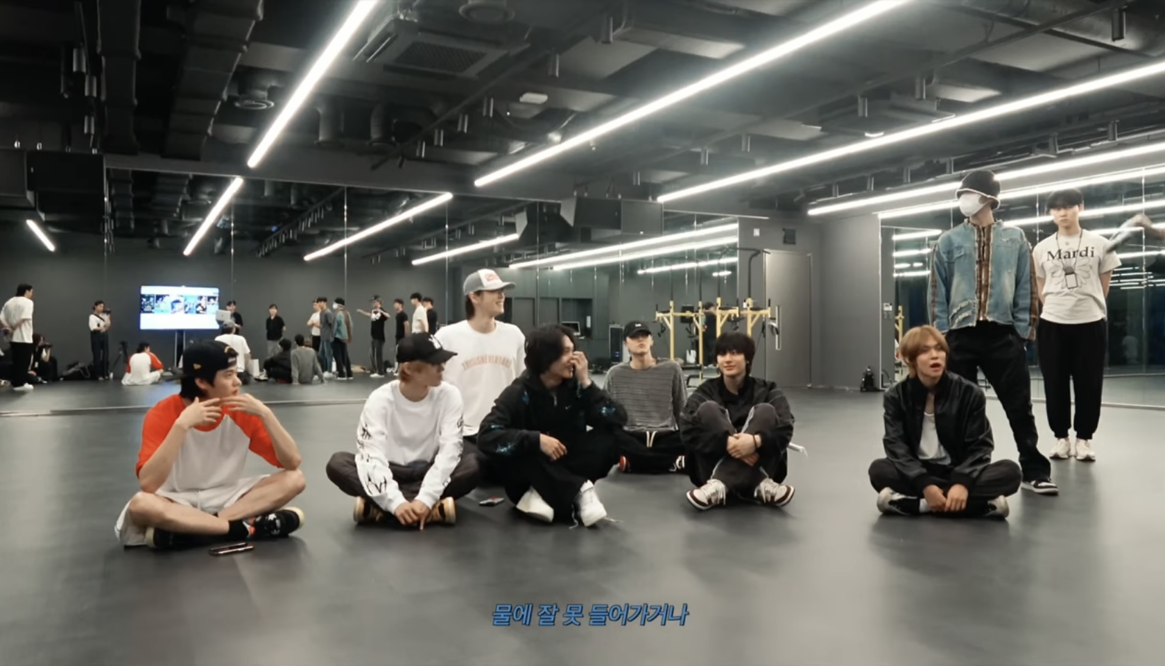 [잡담] 라이즈 쪼르르앉아서 LA프로모 듣는거 왜케귀엽냐ㅜㅋㅋㅋㅋㅋ | 인스티즈