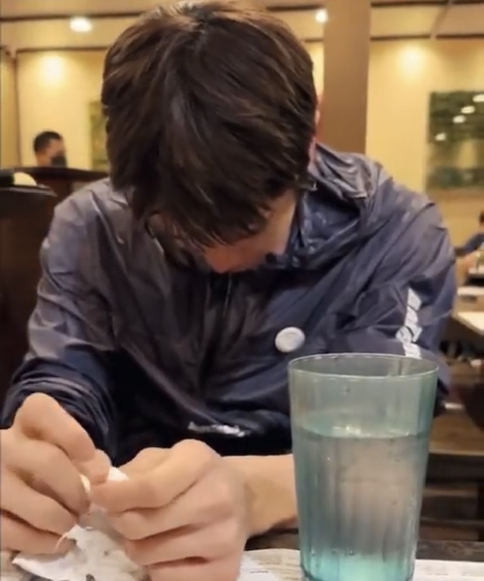 [잡담] 성찬이 눈물 뚝뚝 떨어지네🥺 | 인스티즈