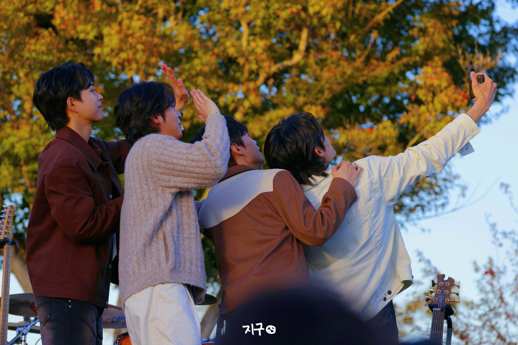 [잡담] 진짜 이 강아지 밴드 어떡하지? | 인스티즈