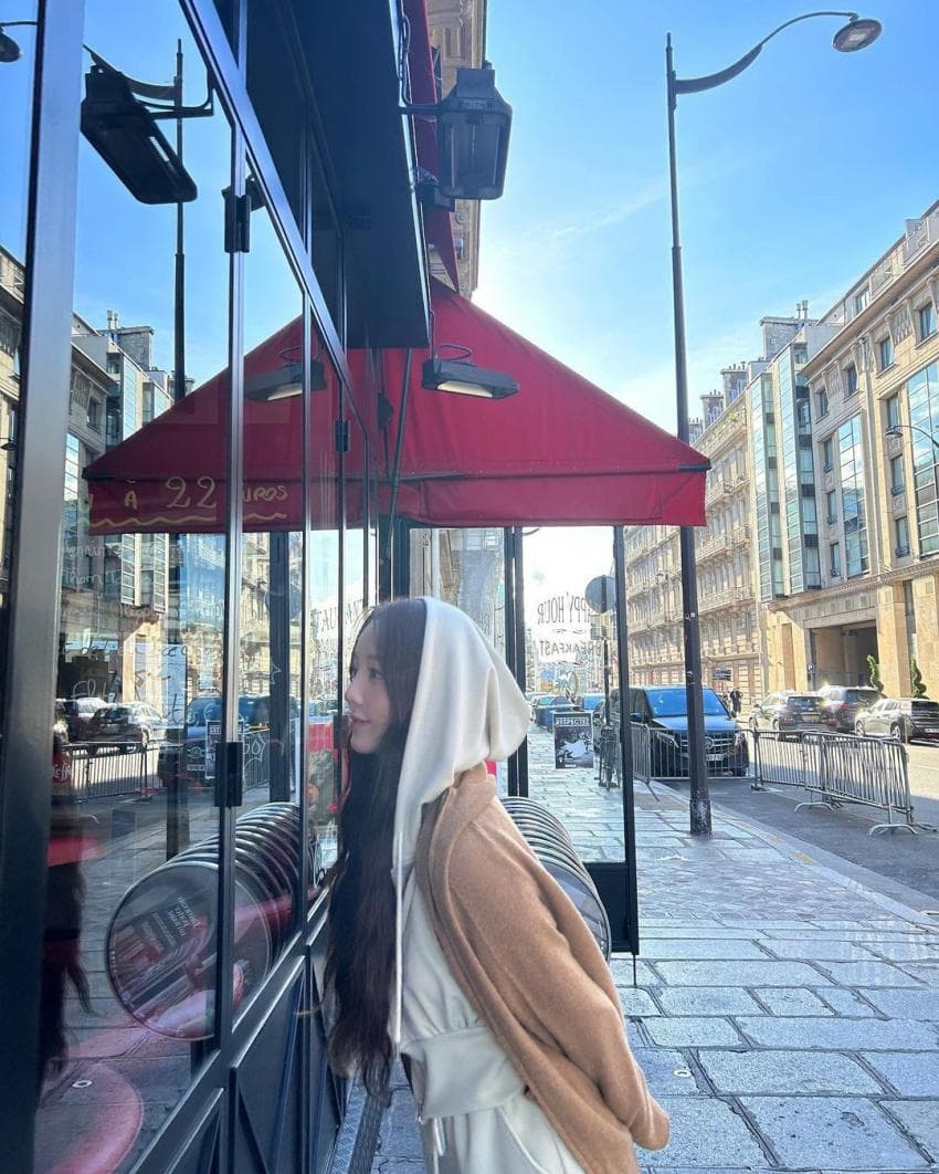[잡담] 프랑스 파리 거리에서 사진 찍다가 팬한테 걸린 엘즈업 케이 ㅋ | 인스티즈