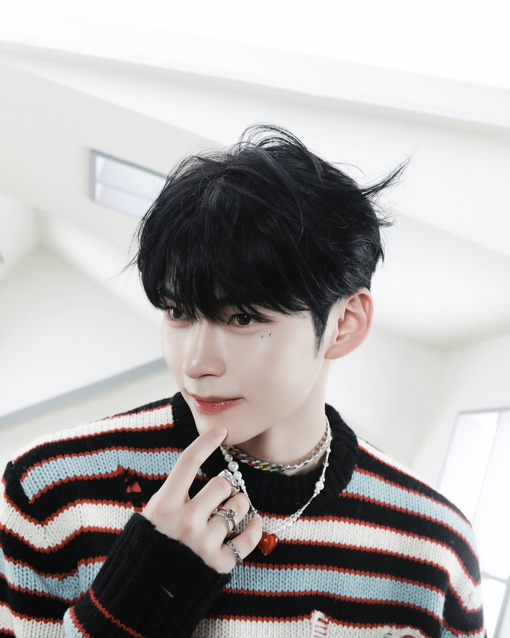 [잡담] 성한빈 눈 밑에 눈물점처럼 박아둔 큐빅 | 인스티즈