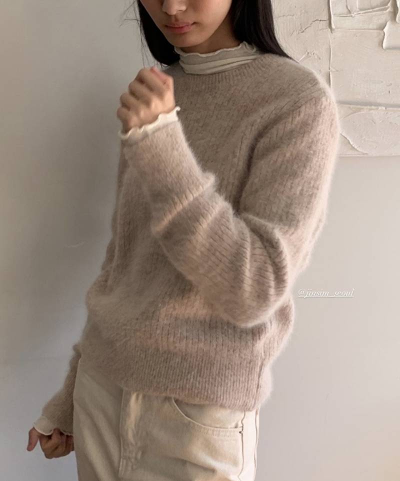 [잡담] 바지 뭐가 더 잘 어울릴 것 같은지 골라주라!! | 인스티즈