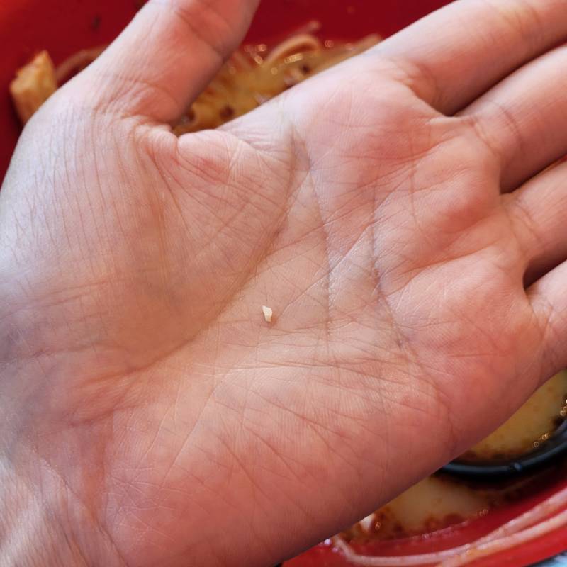 [잡담] 마라탕에서 플라스틱인지 돌조각인지 엄청 딱딱한 조각 나왔는데 | 인스티즈