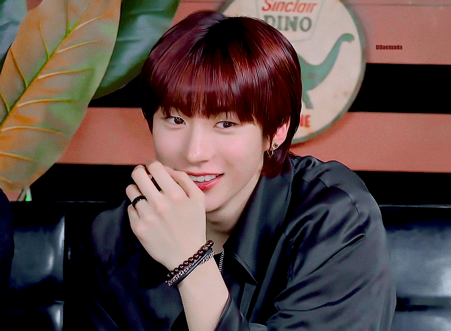 [잡담] 앤톤 이거 이때 귀 왜 빨갰지 ㅠㅋㅋㅋㅋㅋ 아 분명 라이브 봤는데 까먹음 | 인스티즈