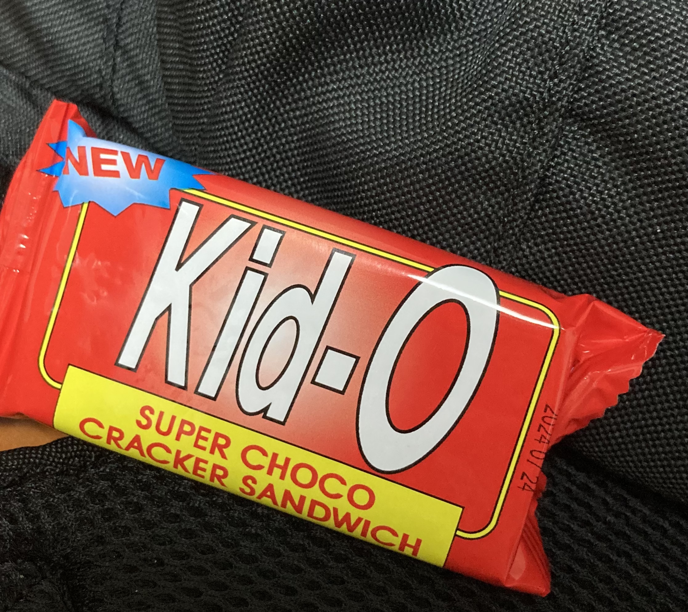 [잡담] 나 과자 먹고 있는데 과자가 뉴진스 감성 같음 | 인스티즈