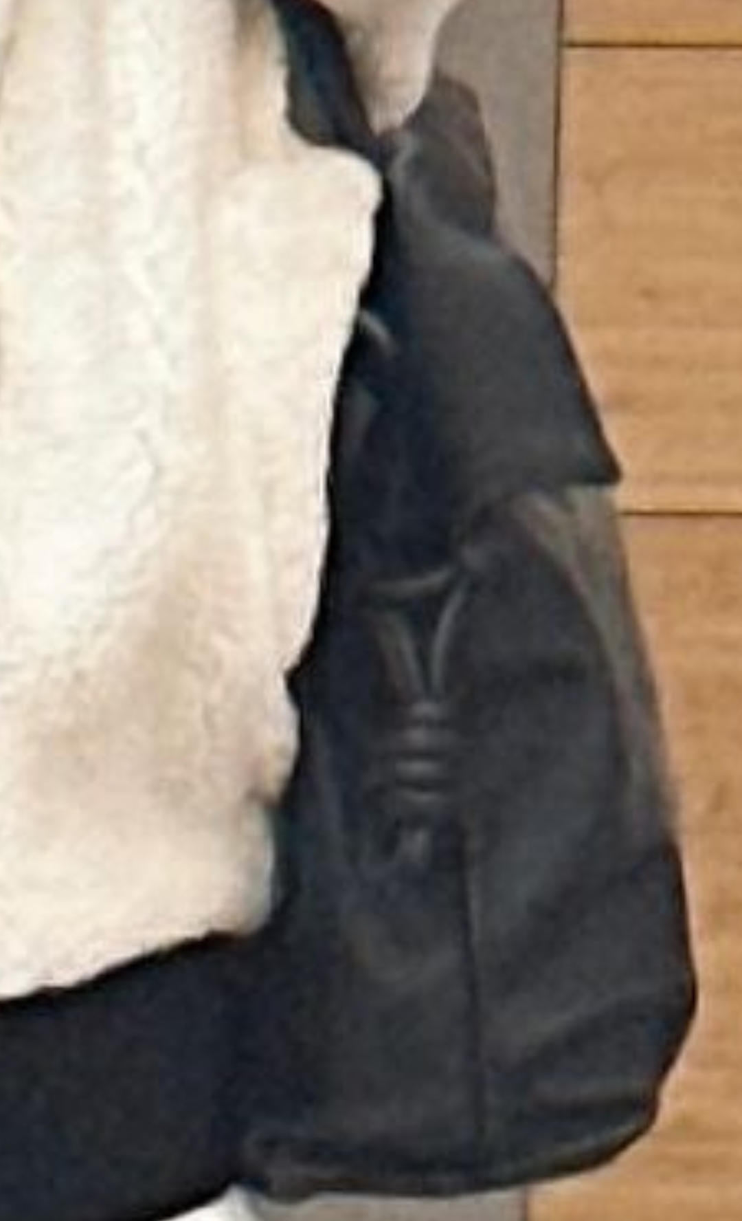 [잡담] 설윤 가방 어디건지 아는사람... | 인스티즈