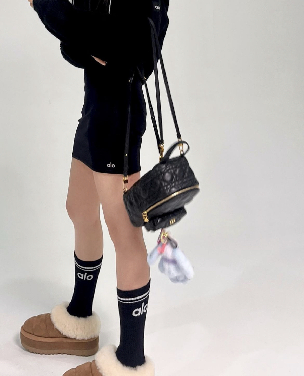 [잡담] 블핑 지수 어그 이거 제품명 뭔지 아는사람??? | 인스티즈