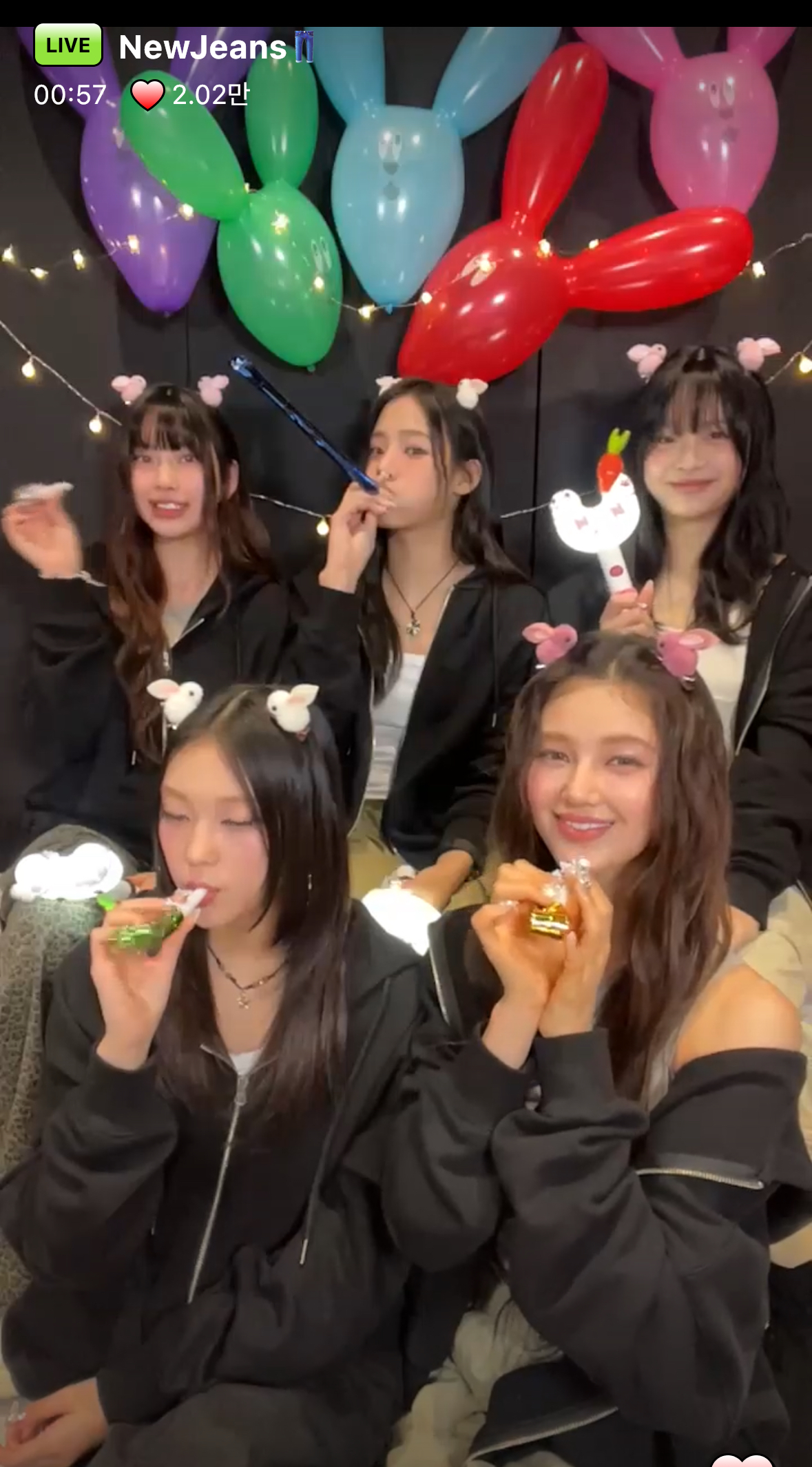 [잡담] 뉴진스 버니즈 1주년이라고 포닝콜 왔는데 개 예뻐 | 인스티즈