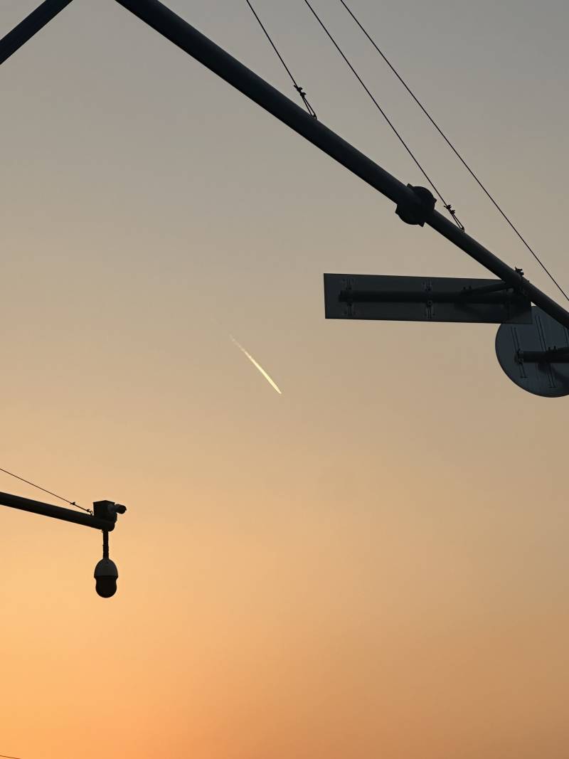 [잡담] 하늘에서 뭐가 떨어진다...? | 인스티즈