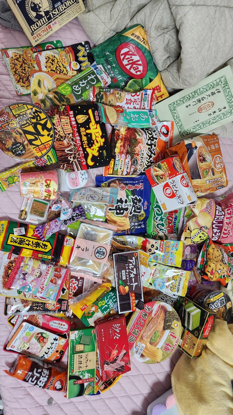 [잡담] 일본갔다와서 먹을거 많이 안사온거같은데 뭐 많이 사왔네 | 인스티즈