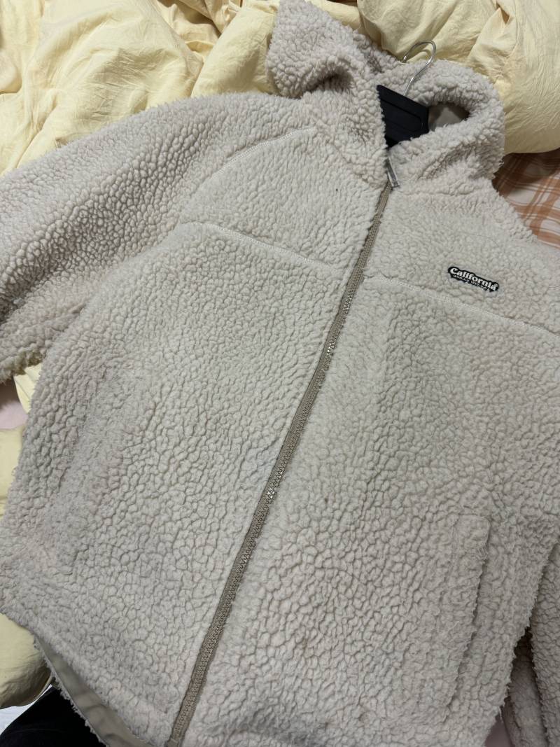 [잡담] 친구가 춥다그래서 옷 빌려주려는데 이거 오바야??? | 인스티즈