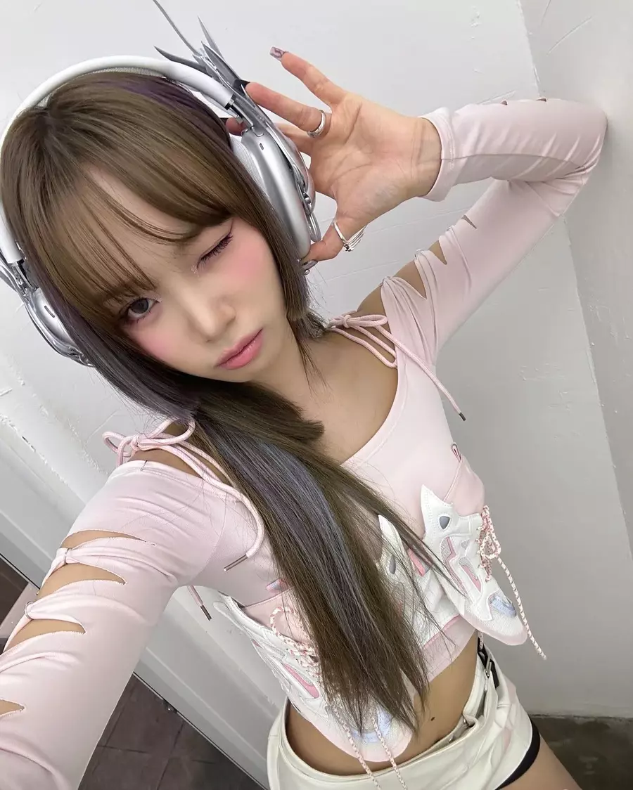 김채원 셀카 webp 소량 공유 | 인스티즈