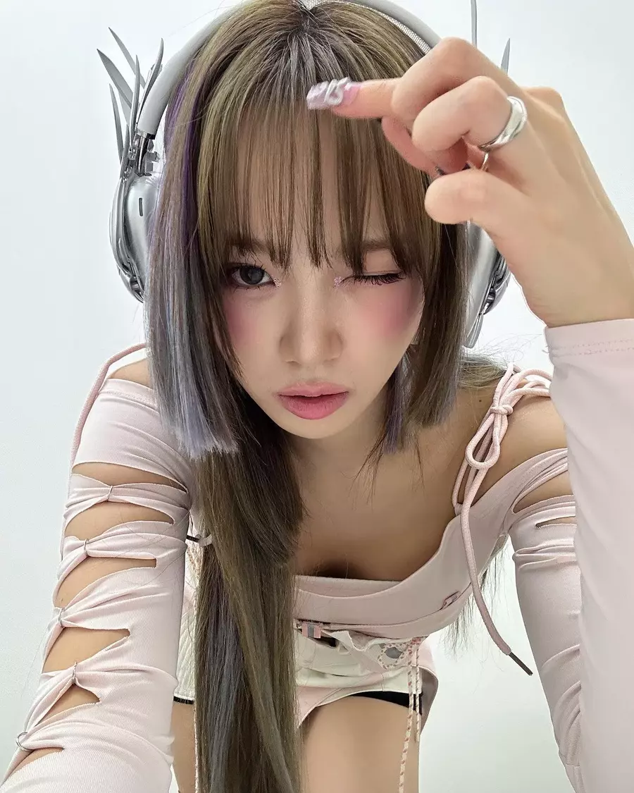 김채원 셀카 webp 소량 공유 | 인스티즈