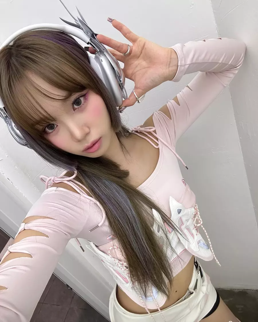 김채원 셀카 webp 소량 공유 | 인스티즈