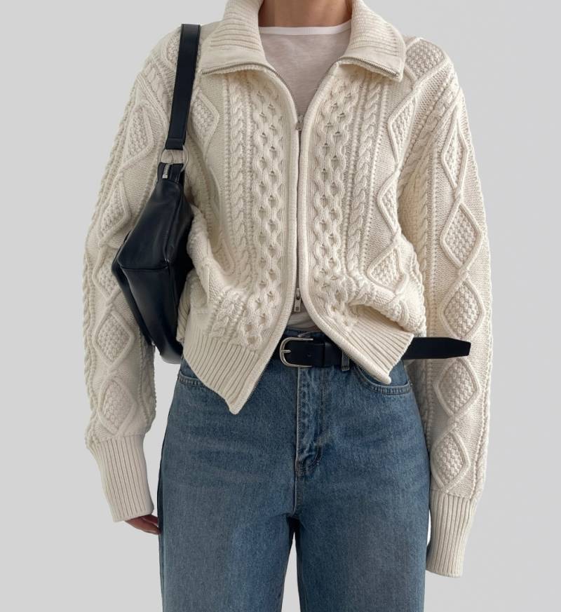 [잡담] 이 옷 어제 왔는데 옷장안에 넣어야겠지? | 인스티즈