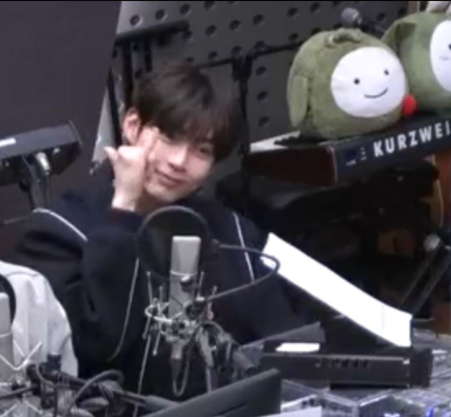 [잡담] 성한빈 방금 라디오 혼자 미션있던거 아니지???? | 인스티즈