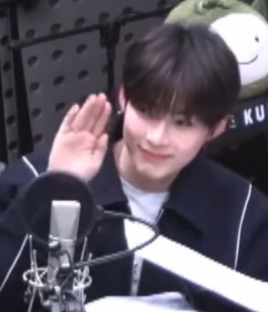 [잡담] 성한빈 방금 라디오 혼자 미션있던거 아니지???? | 인스티즈