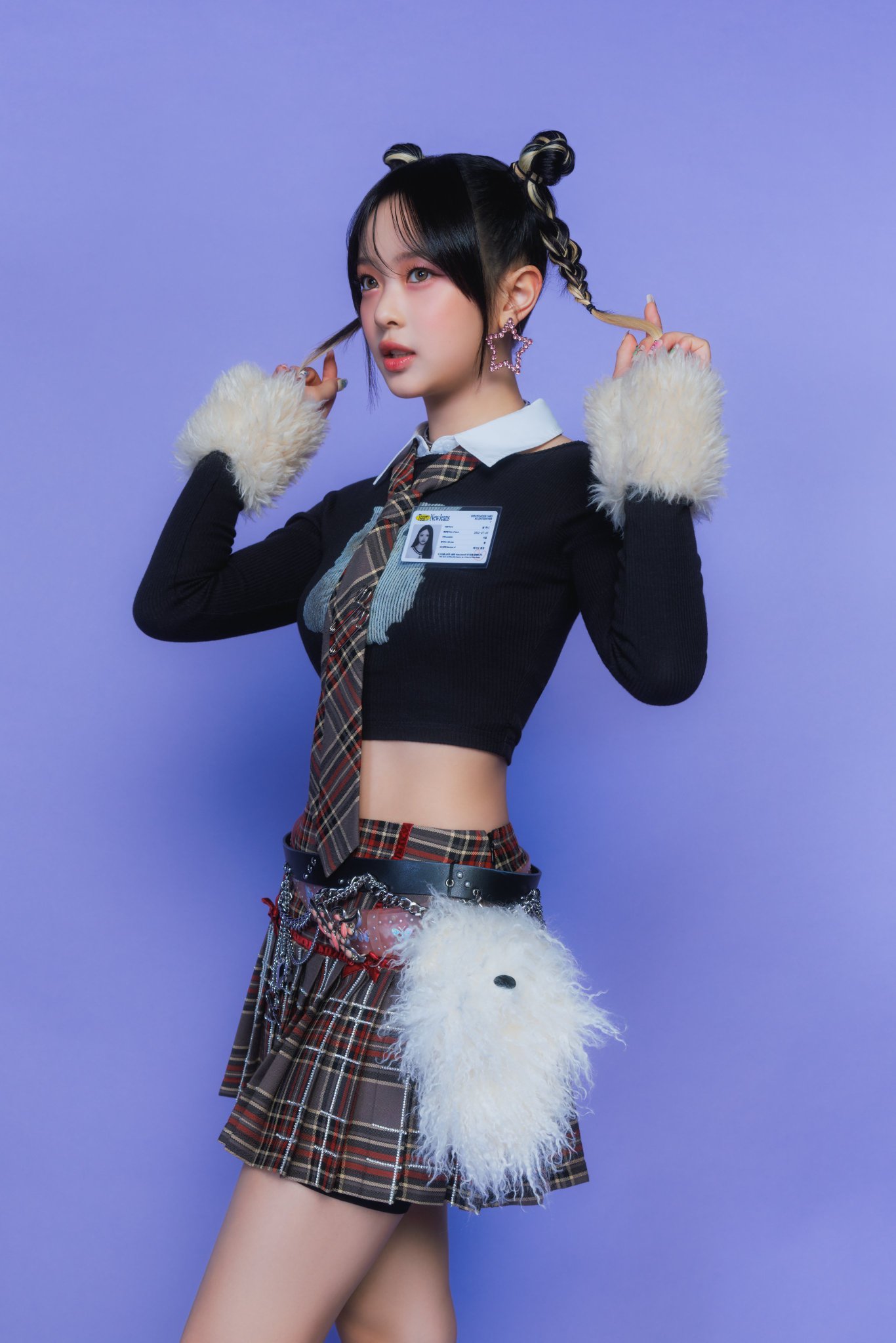 [잡담] 뉴진스 빌보드코디 블루북 학생카드 활용한거 너무 좋다 | 인스티즈