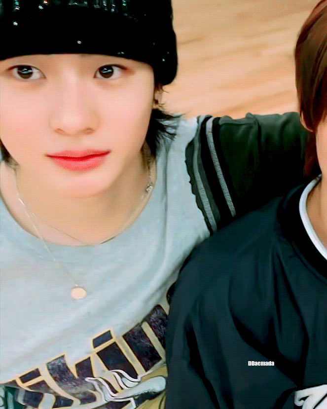 [잡담] 앤톤 눈썹 보일 때랑 안 보일 때 너무 달라 | 인스티즈