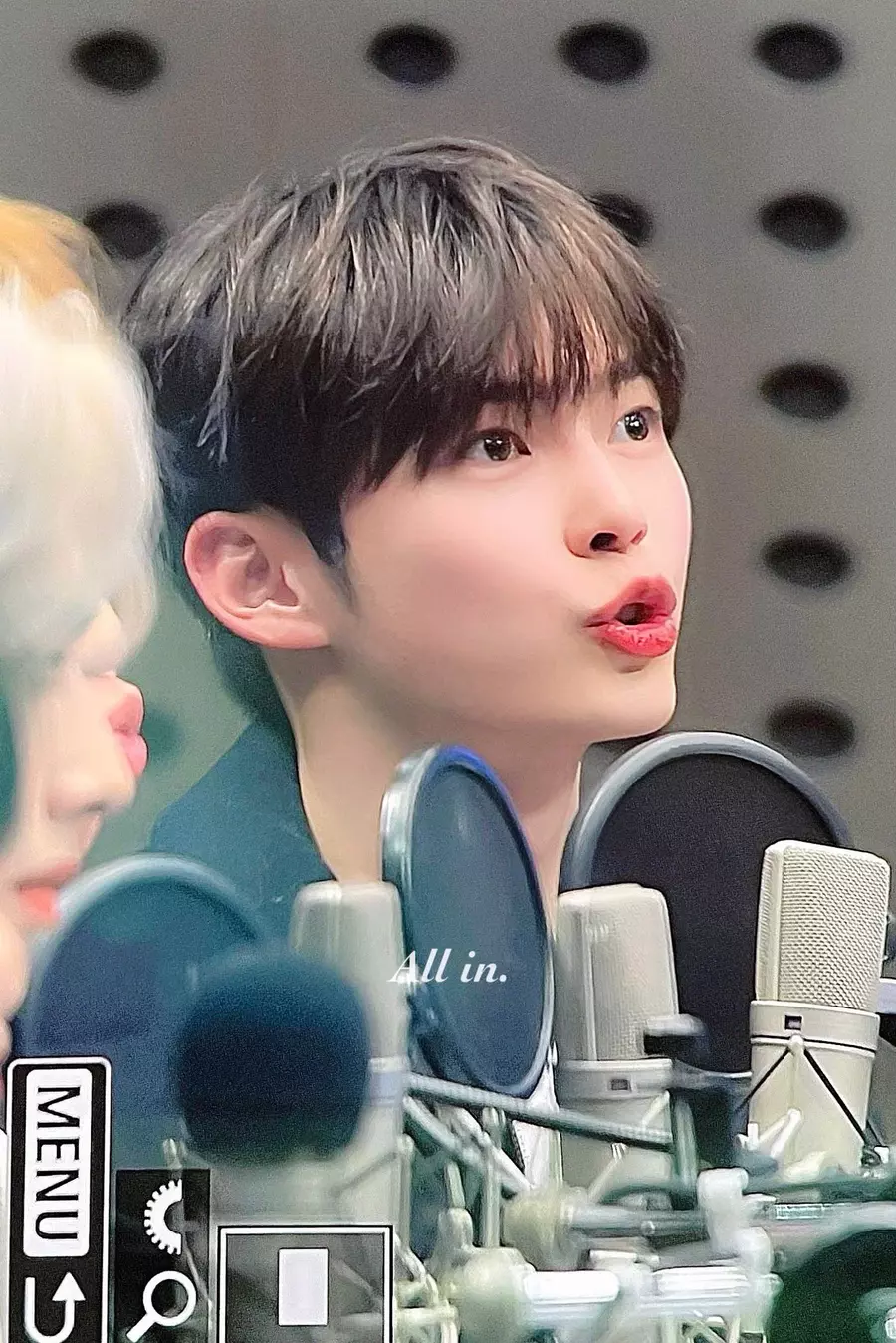 성한빈 프리뷰 webp 약 20 장 공유 | 인스티즈