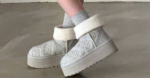 [잡담] 이 신발 찾아줄 사람 ㅠㅠㅠ 어그거 같은데 | 인스티즈