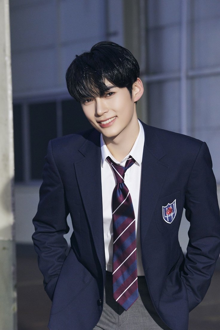 [잡담] 성한빈 오늘 이 착장 맞아?? | 인스티즈