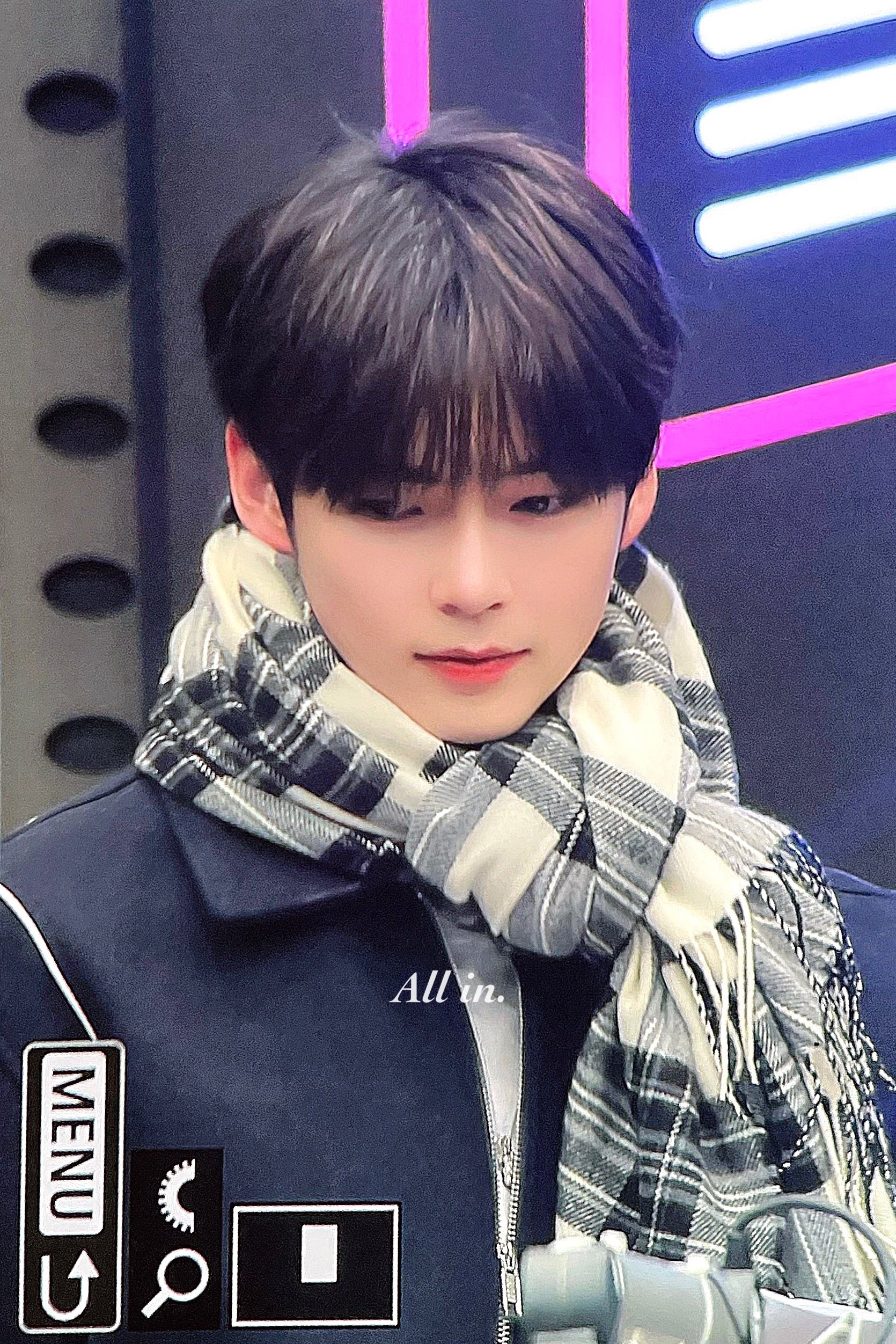 [잡담] 성한빈 목도리 뭐지 | 인스티즈